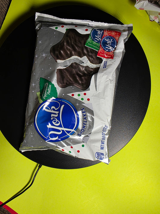 York Peppermint Patties Snowflakes – 9.6 oz – Best By 08/2025 – NEW SEALED